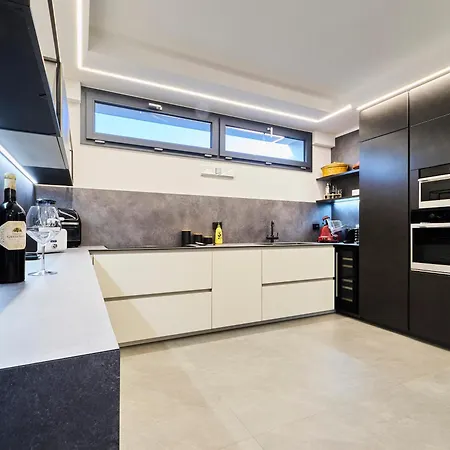 Gio's Elite Villa *